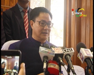Union Minister of State for Home Affairs, Kiren Rijiju meets Chief Minister, Okram Ibobi; demands the state Govt to end the economic blockade