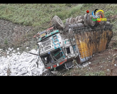 2 loaded trucks turn turtle on NH 2 between Senapati and Karong