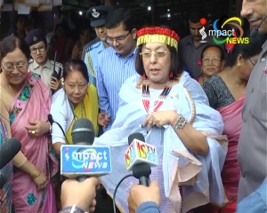 Governor Dr Najma Heptulla visits women's markets in Imphal for the first time and listens to grievances of women vendors