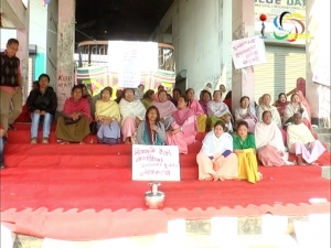 Sit-in was staged today at Singjamei Super Market