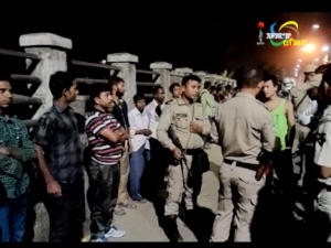 People catch 59 non-locals on Imphal Jiribam road, damage three vehicles in which they were travelling