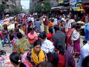 Cheiraoba shoppers throng Khwairamband bazar, governor and chief minister greet people on Cheiraoba