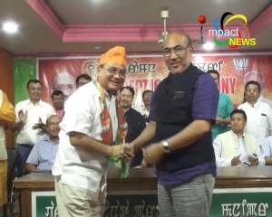 2 Congress MLAs Ksh. Biren and P. Brojen join BJP along with two MPCC office bearers