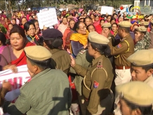 KHWAIRAMBAND WOMEN CALL FOR 24 HR MANIPUR BANDH